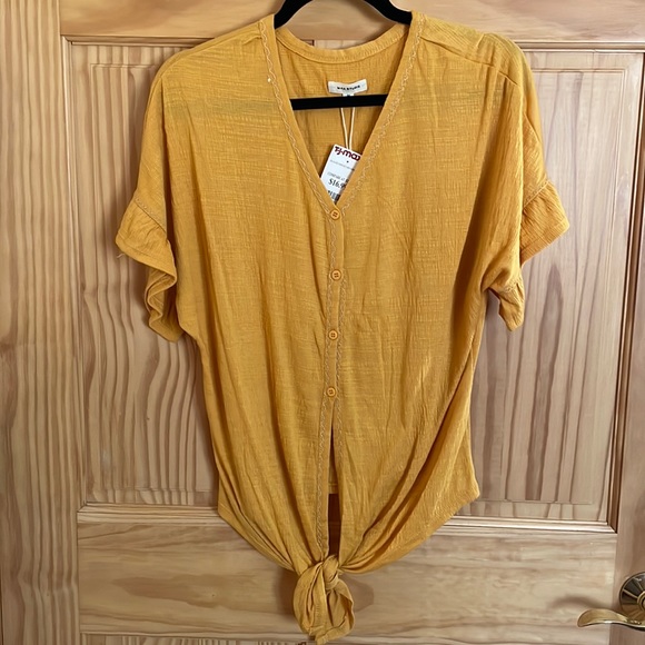 Yellow top never worn - Picture 1 of 3